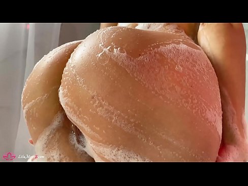❤️ Brunette Anapiga Pussy kwa Pussy kwa Vibrator hadi Orgasm kali katika Shower ❌ ❤