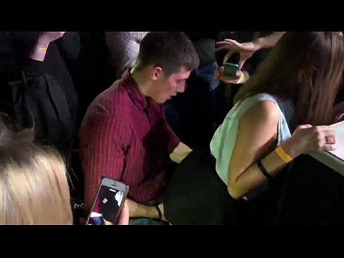 ❤️ Ngono ya kweli katika kilabu cha usiku cha Urusi. Msichana wa miaka 18 wa Kirusi kwenye njia ya haja kubwa na uke alijifunga kwenye klabu ya usiku ❌  ❤